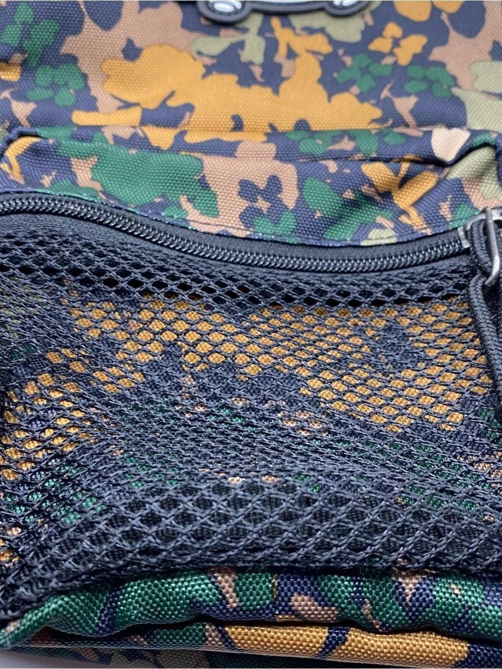 Vans Camouflage insulated lunch bag in Green, Brown & Yellow